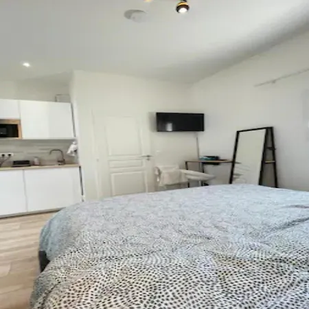 Studio Neuf, Meuble Et Climatise Avec Piscine Gonflable - Pres Du Rer B Et Du Metro 4 Psah2-5 Apartman